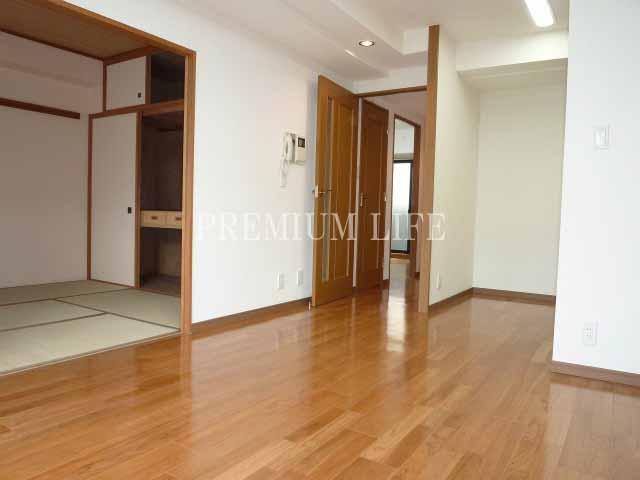 Living.  [living] About 10.0 Pledge