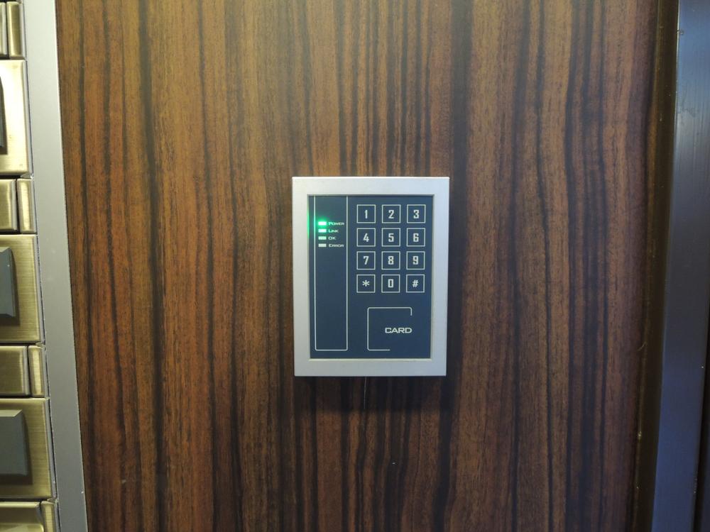 Security equipment.  [Haisekuto] security You will also need a card key when entering the communal area indoor.