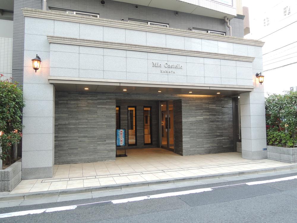 Entrance. The appearance of the tiled feeling of luxury