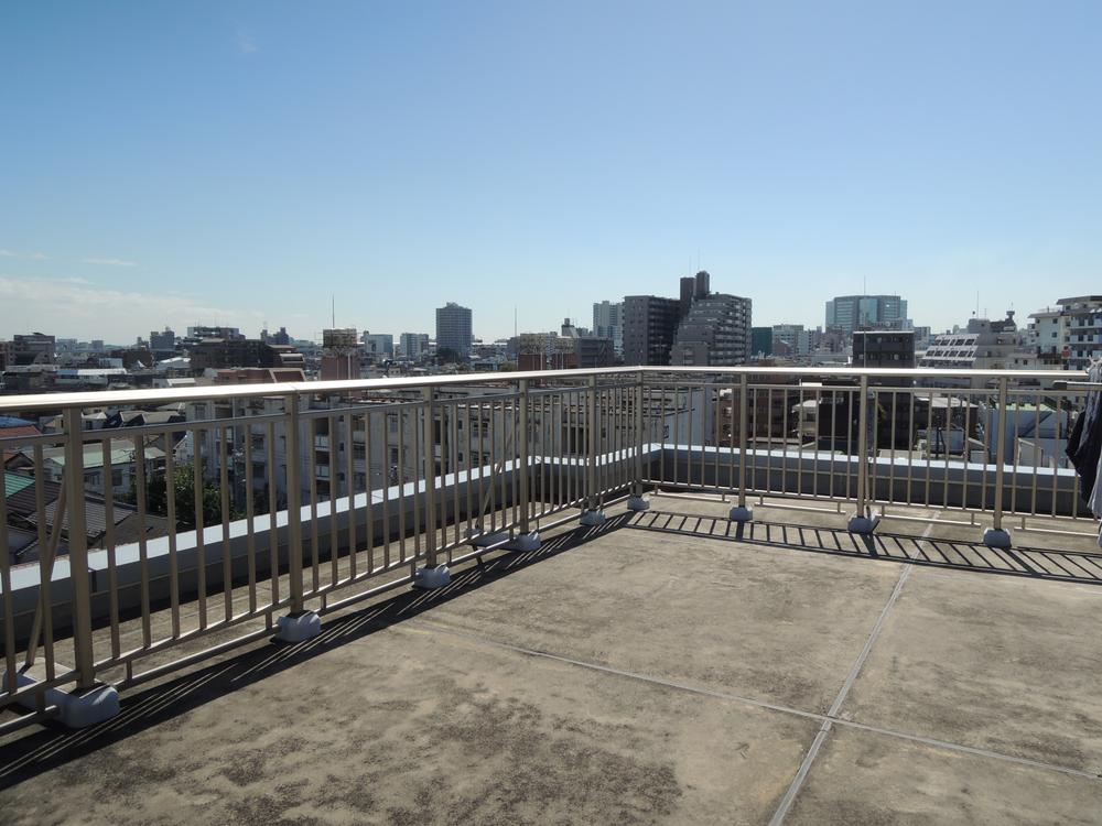 Balcony. Local (10 May 2013) Shooting roof balcony To fireworks or another direction of the Tama River is, Overlook Mount Fuji. You can also home Pate over in the field. Total 50.16 sq m