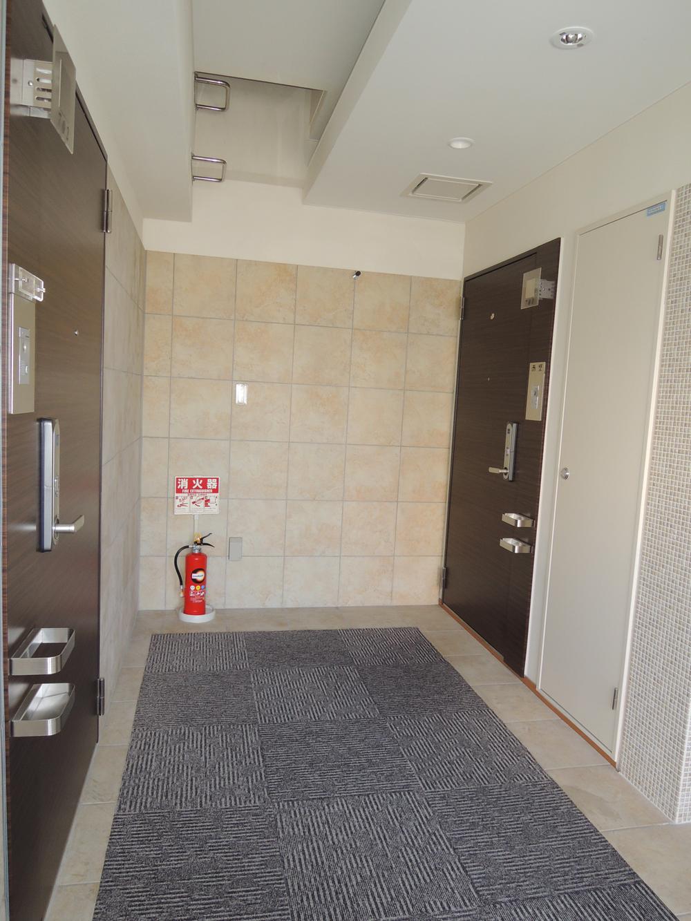 Other introspection. Indoor (10 May 2013) Shooting Communal area hotels like the inner corridor.