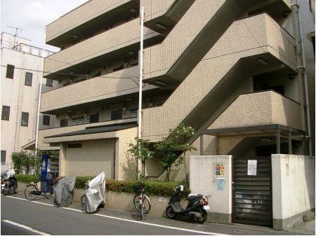 Local appearance photo. Local (12 May 2013) Shooting