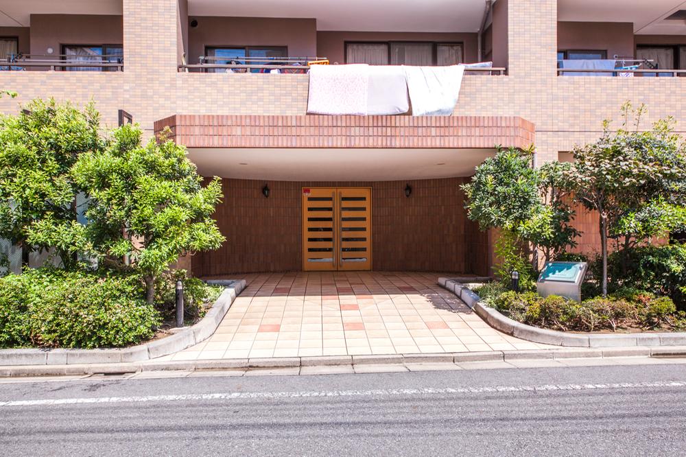 Entrance. Common areas