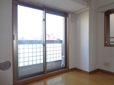 Living and room. Will be Western-style (flooring).