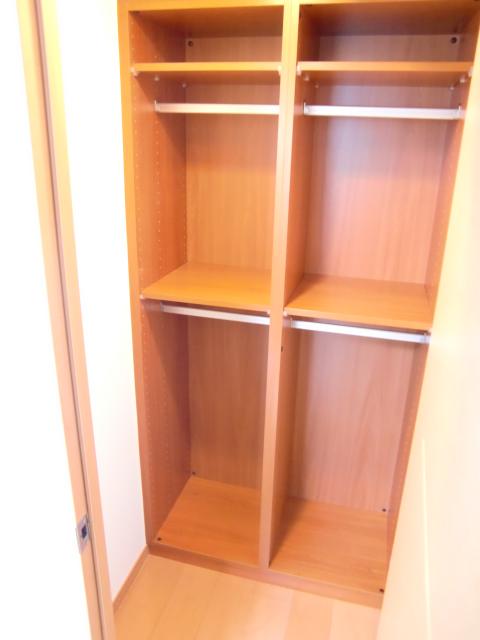 Receipt. Walk-in closet