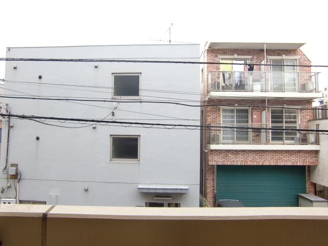 View photos from the dwelling unit. View of the front of the eye from the balcony, There are times House and employee dormitory in front of the eye.