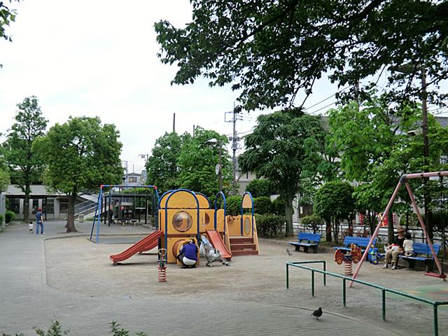 park. 150m to the east, Chofu park