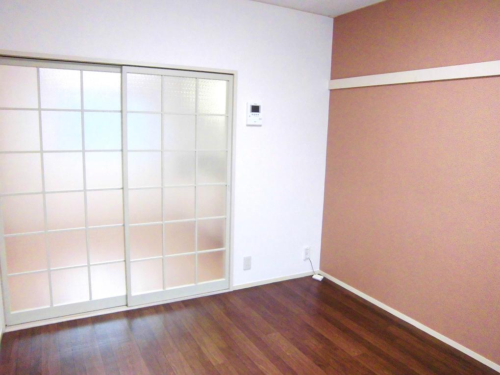 Living and room. Western-style 4.5 Pledge