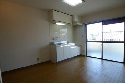 Other room space. Bright kitchen space