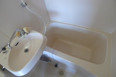 Bath. 3-point unit bus