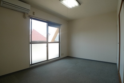 Living and room. 6 Pledge of Western-style