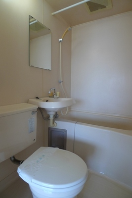 Toilet. 3-point unit bus