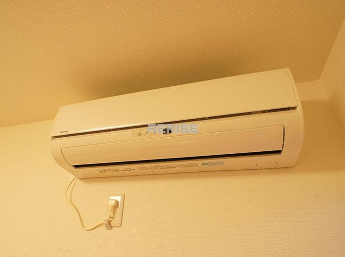 Cooling and heating ・ Air conditioning. Air conditioning 2 groups is Installed