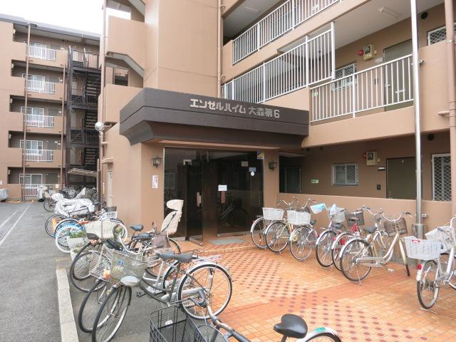 Entrance. Common areas