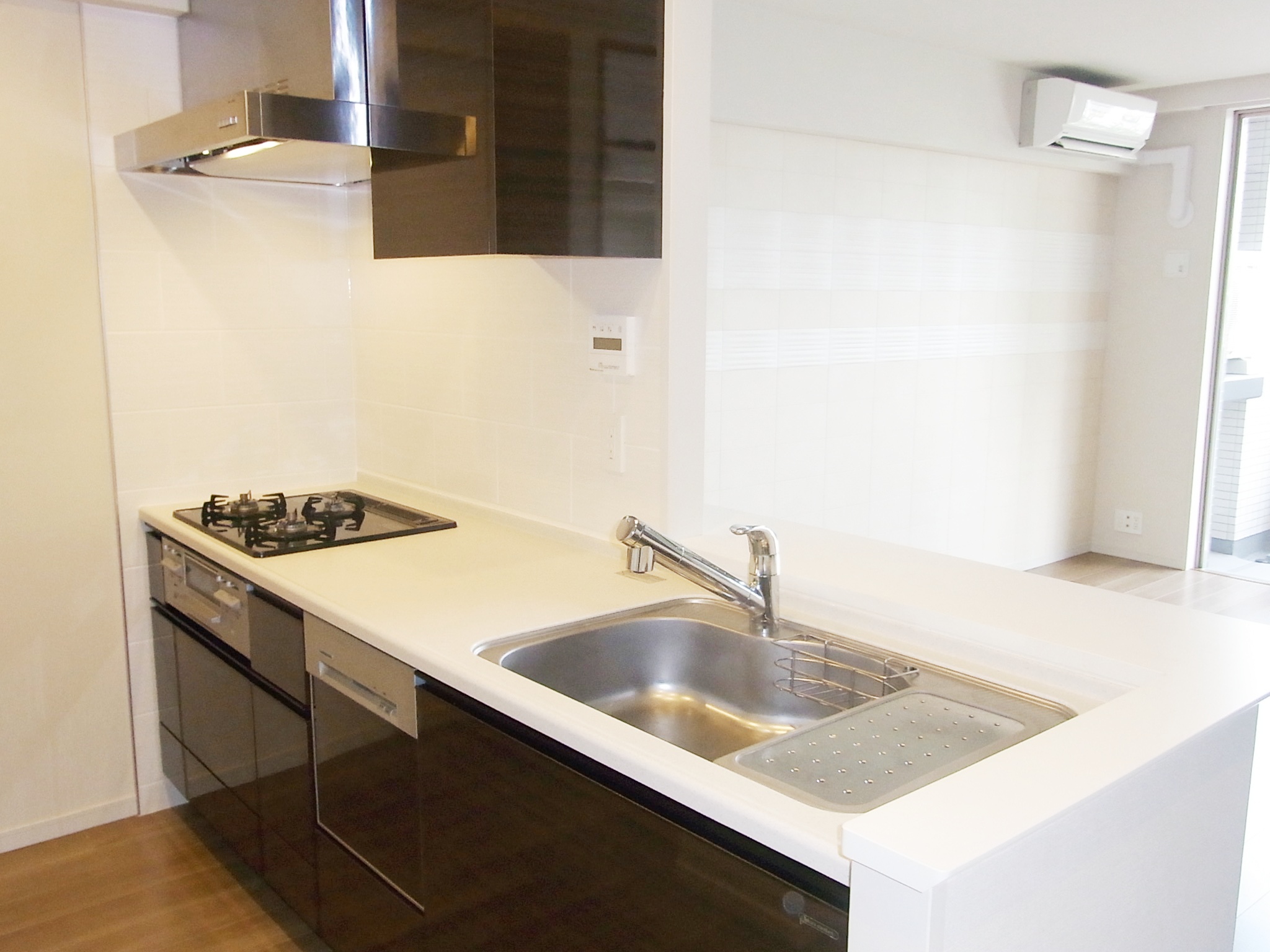 Kitchen. Face-to-face ・ There is an open kitchen feeling of freedom!