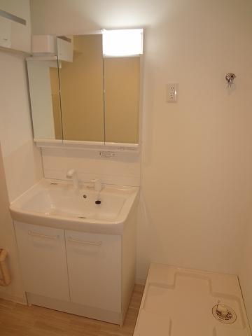 Wash basin, toilet. Indoor (10 May 2013) Shooting