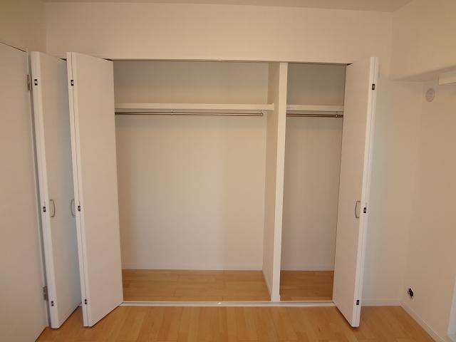 Receipt. Western-style large closet