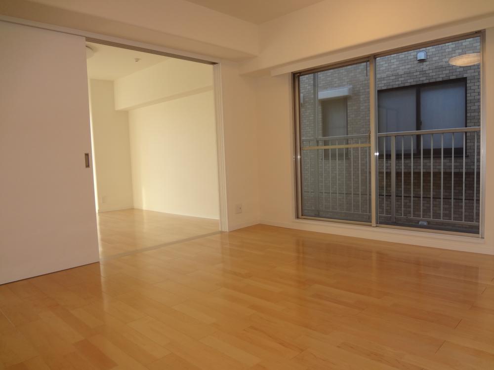 Living. With west sash Living-dining