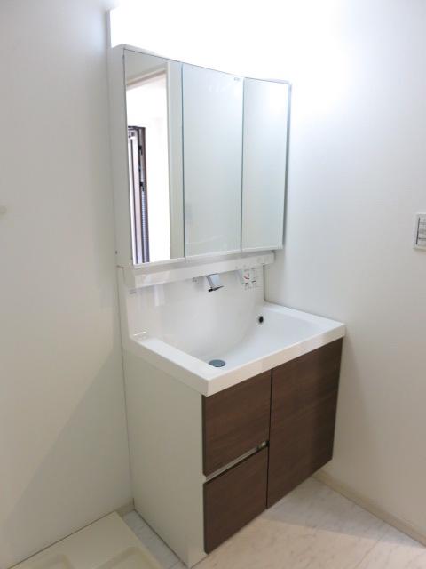 Wash basin, toilet. Same specifications