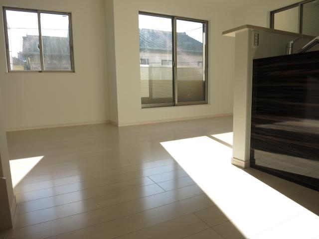 Same specifications photos (living). Same specifications