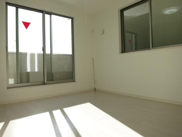 Non-living room. Same specifications