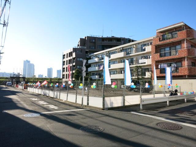 Local photos, including front road. Local (10 May 2013) Shooting