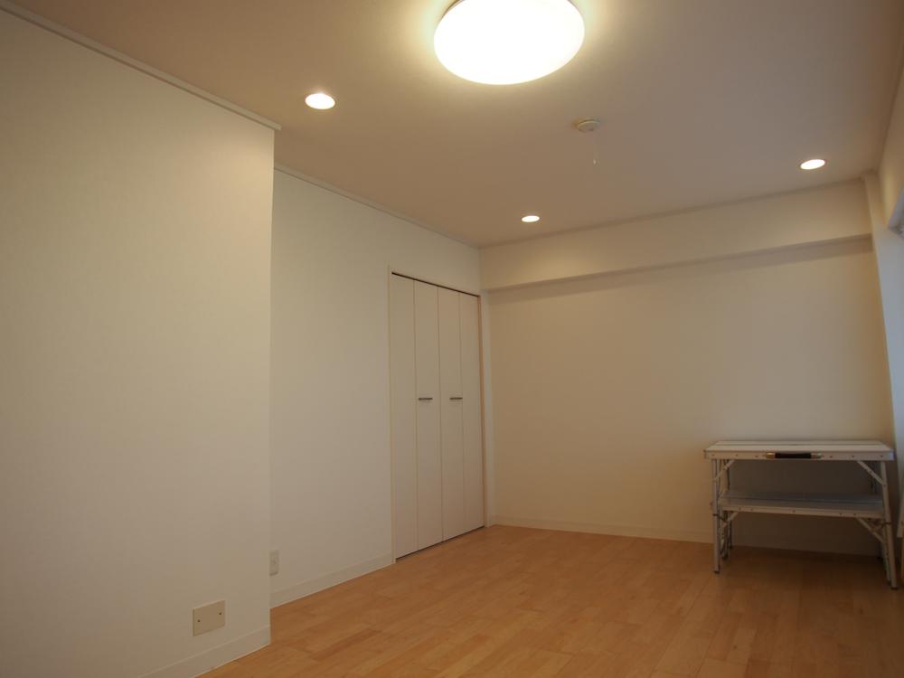 Non-living room. Indoor (11 May 2013) Shooting