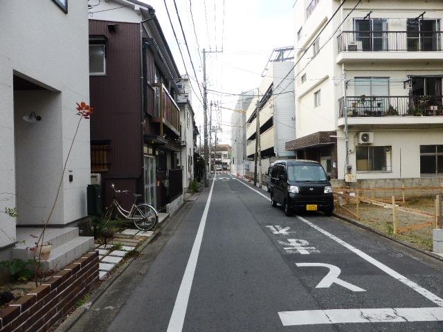 Local photos, including front road. Local (12 May 2013) Shooting