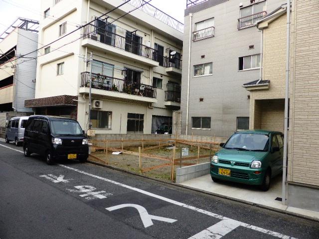 Local photos, including front road. Local (12 May 2013) Shooting