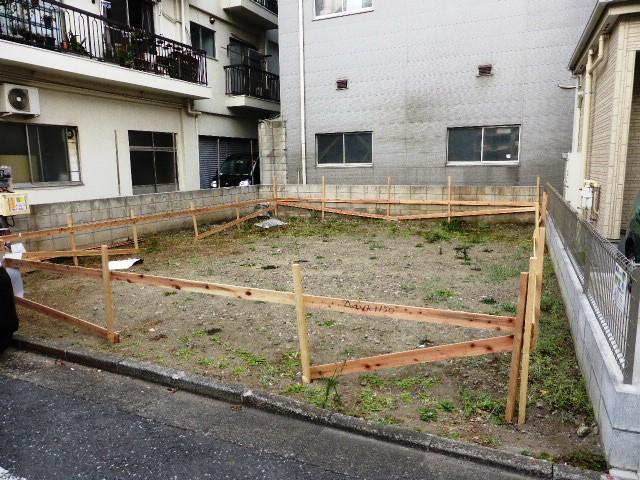 Local photos, including front road. Local (12 May 2013) Shooting