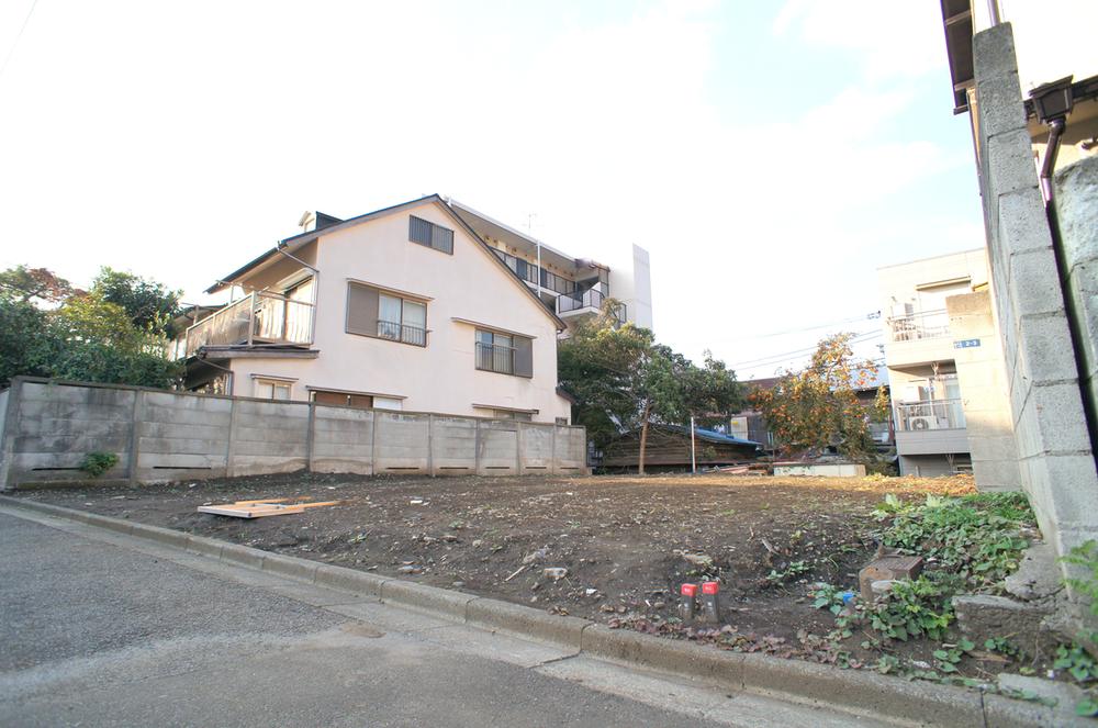 Local photos, including front road. Local (11 May 2013) Shooting