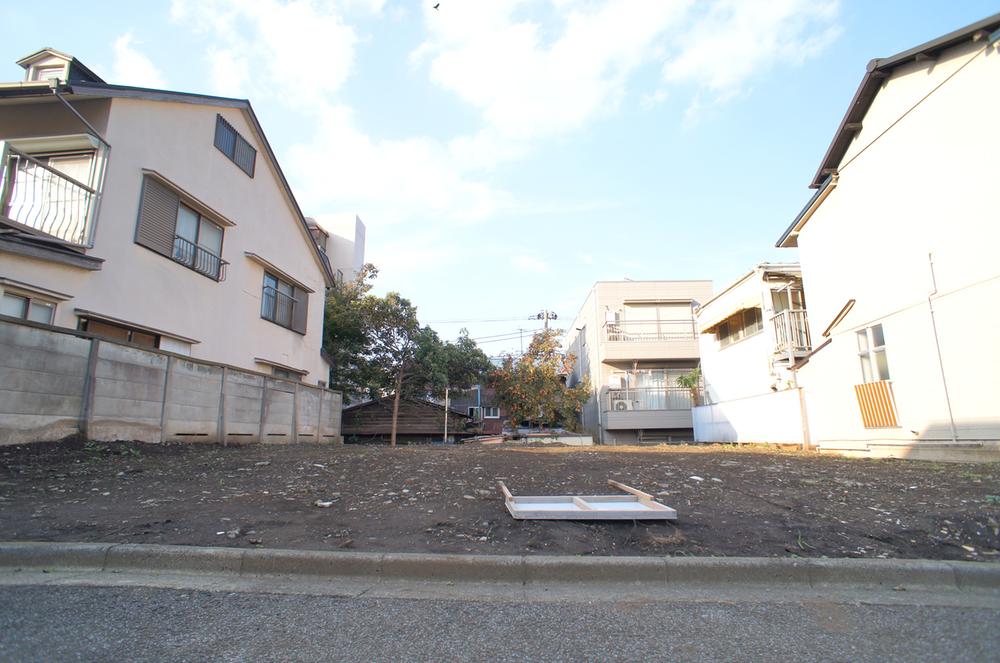 Local photos, including front road. Local (11 May 2013) Shooting