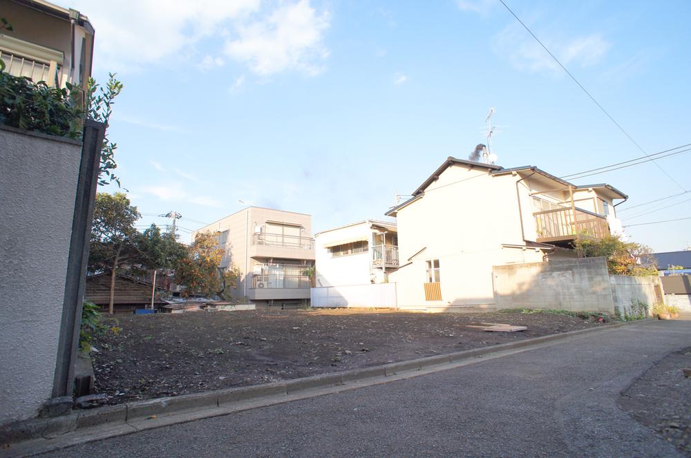 Local photos, including front road. Local (11 May 2013) Shooting