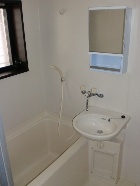 Bath. It is a bath with a window