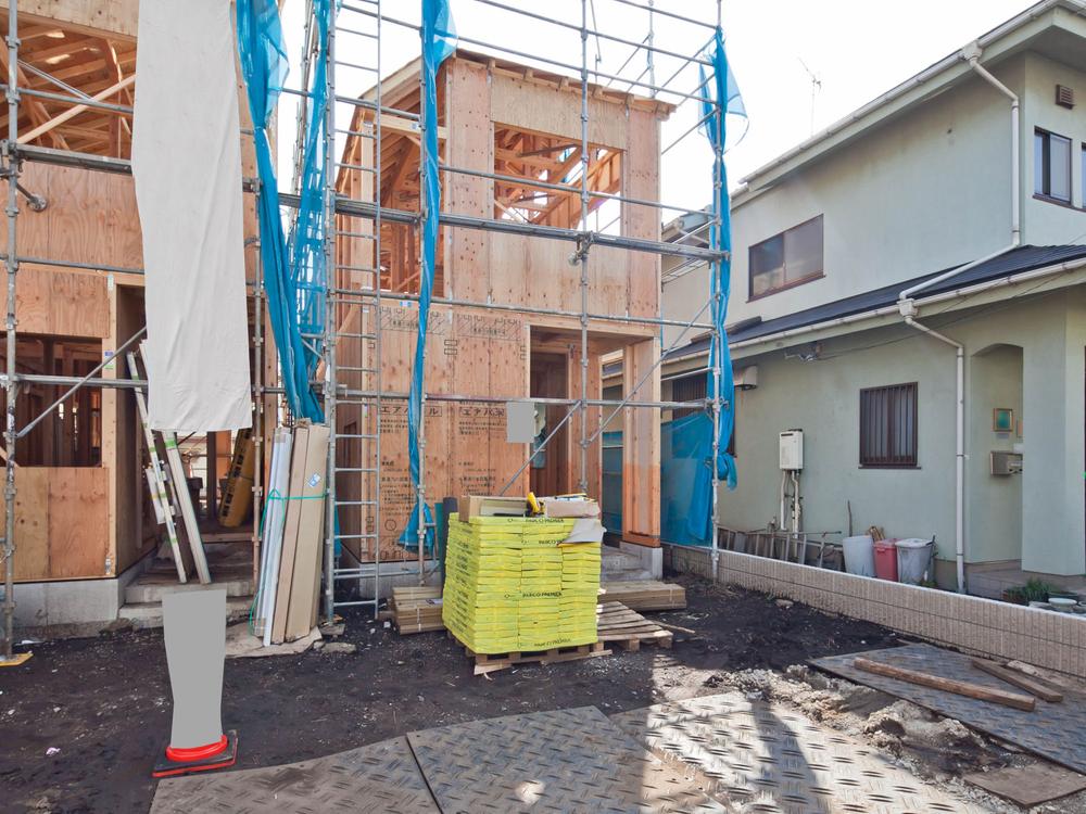 Local photos, including front road. Local (10 May 2013) Shooting