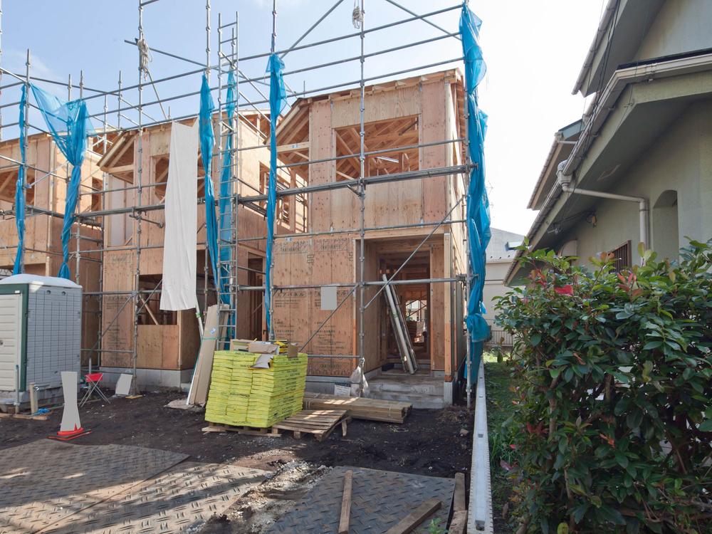 Local photos, including front road. Local (10 May 2013) Shooting