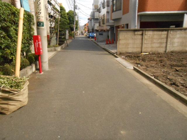 Local photos, including front road. Local (12 May 2013) Shooting