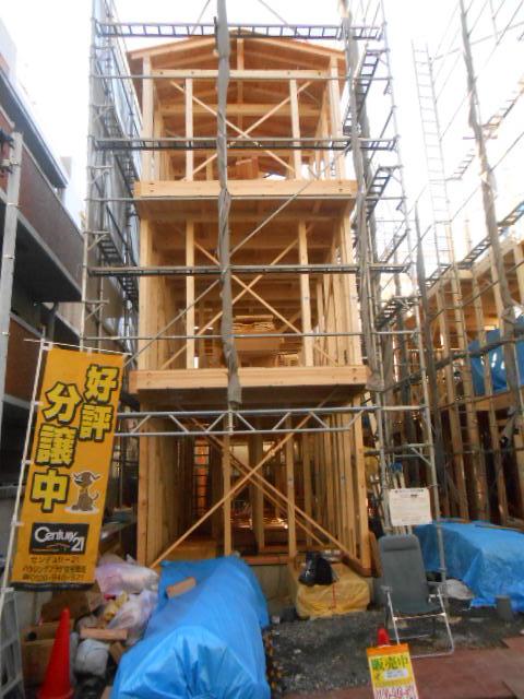 Local appearance photo. Local (12 May 2013) Shooting