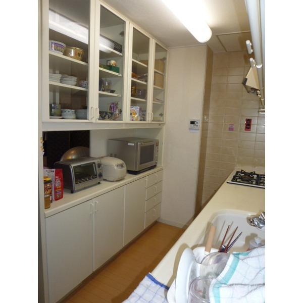 Kitchen. Hanging cupboard