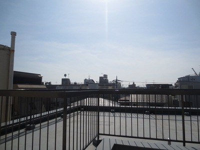 View. It is missing before the top floor