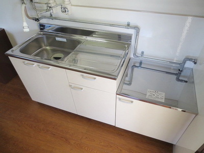 Kitchen. Gas stove two-neck can be installed