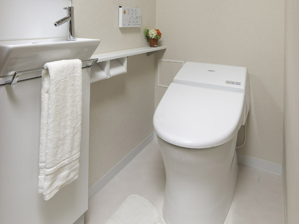 Bathing-wash room.  [Bidet with a tankless toilet] Water-saving ・ Equipped with a toilet with hot water cleaning function which was also consideration to a power-saving. Auto flights lid opening and closing function and heating toilet seat stool cover to detect the person to automatically open and close, Comfortable performance enhancement, such as automatic deodorizing. Beautiful and also hand-wash counter with cleanliness we have established.