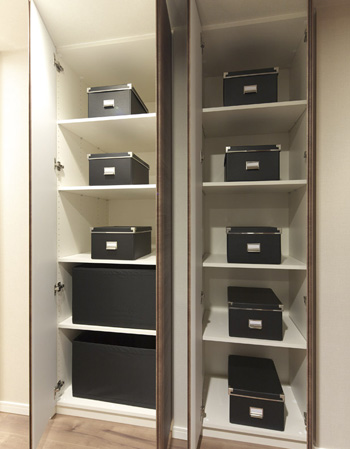 Interior.  [Things input] Installing a compartment in five locations in the corridor, 2LDK plan which arranged the rich storage.