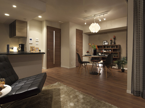 Living.  [living ・ dining] Invited guests,  Spend precious moments with family, Living space of colorful. While it wrapped in relaxation and rest, It created a space to enjoy a stylish time. (Select Plan all posted photos of an enlarged model Room C type (LD / Application deadline Yes ・ Free of charge) is what was taken in November 2012. Also, And a part paid option. furniture ・ Furniture etc. are not included in the sale price. )
