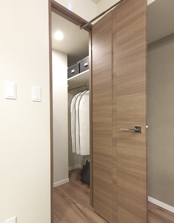 Interior.  [Walk-in closet] Realize "Plessis Magome" In high storage capacity and ease of use. Walk-in closet (except for some type), closet, Things input, Footwear input, etc., Ensure the storage space everywhere. To increase the storage capacity, It will be put away and clean the inside of the dwelling unit.