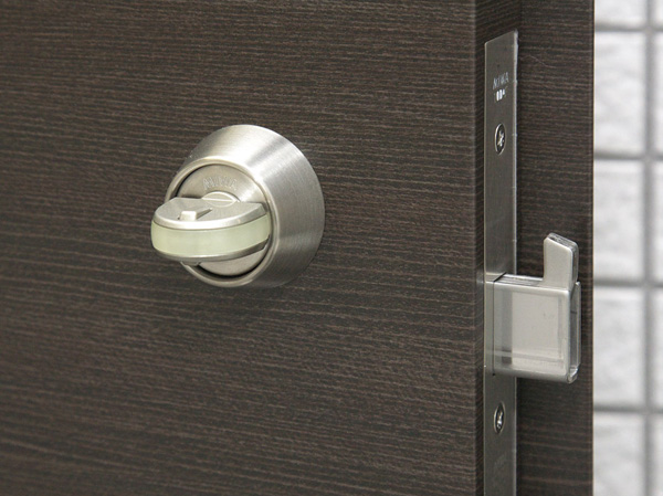 Security.  [Crime prevention thumb turn] It is the modus operandi of the burglar, along with picking suppress the "thumb turning". Tool is a difficult structure is unlocked as you forcibly Mawaso, etc.. (Same specifications)