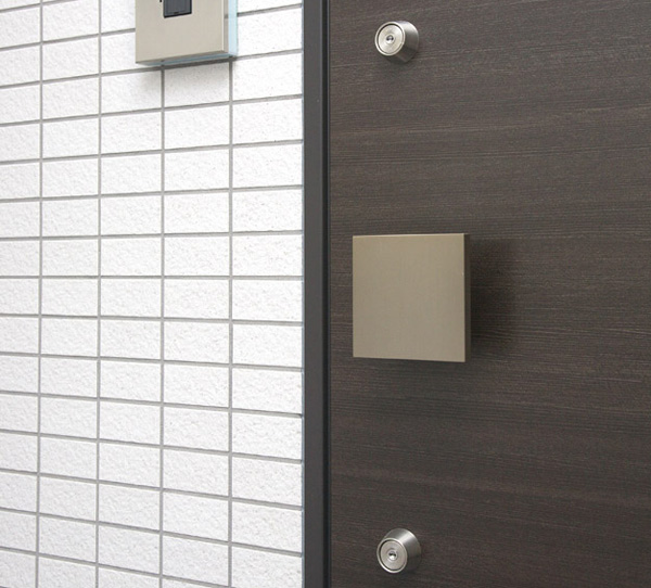 Security.  [Double Rock] To the entrance door, It has adopted a double lock to enhance security performance by providing a key to the two places. (Same specifications)