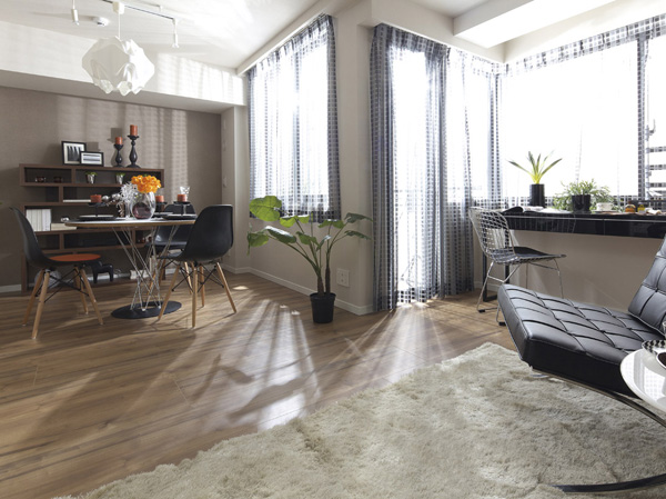 Room and equipment. Living which adopted the corner sash ・ dining. It provided a lot of openings, It is daylight rich and airy space. (Select plan to expand the model Room C type (LD / Application deadline Yes ・ Free of charge) is what was taken in November 2012. Also, And a part paid option. furniture ・ Furniture etc. are not included in the sale price. )