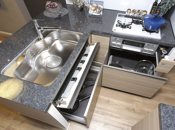 Room and equipment. The kitchen is LD and a sense of unity a stylish full-open type. Your easy-care hyper glass coat top stove and water purifier integrated mixing faucet, Natural stone counter, etc., Excellent design, It has adopted the easy-to-use equipment. (Select plan to expand the model Room C type (LD / Application deadline Yes ・ Free of charge) is what was taken in November 2012. Also, And a part paid option. furniture ・ Furniture etc. are not included in the sale price. )