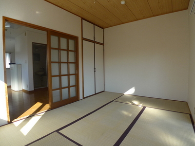 Living and room. Bright Japanese-style room 6 quires
